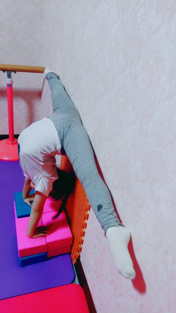 我要上热门#这样上去的一字马好吓人