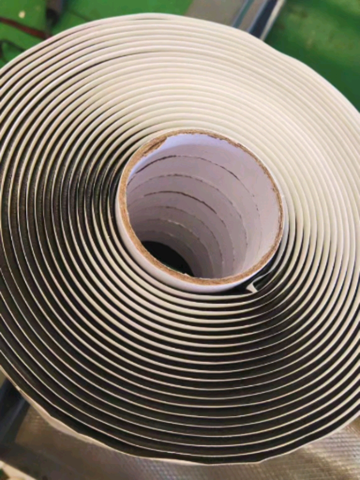 丁基胶条挤出机阻尼隔音片挤出机丁基密封胶条生产线黄金蜂窝隔音片材