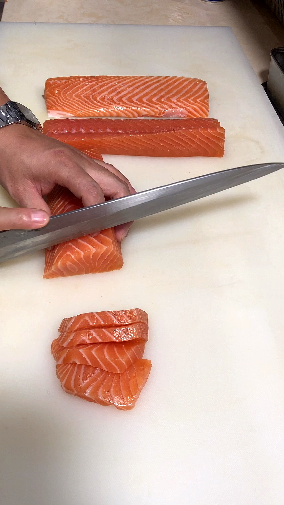 深夜放毒#三文鱼分割切片中,三文鱼分割好,这样切片制作刺身