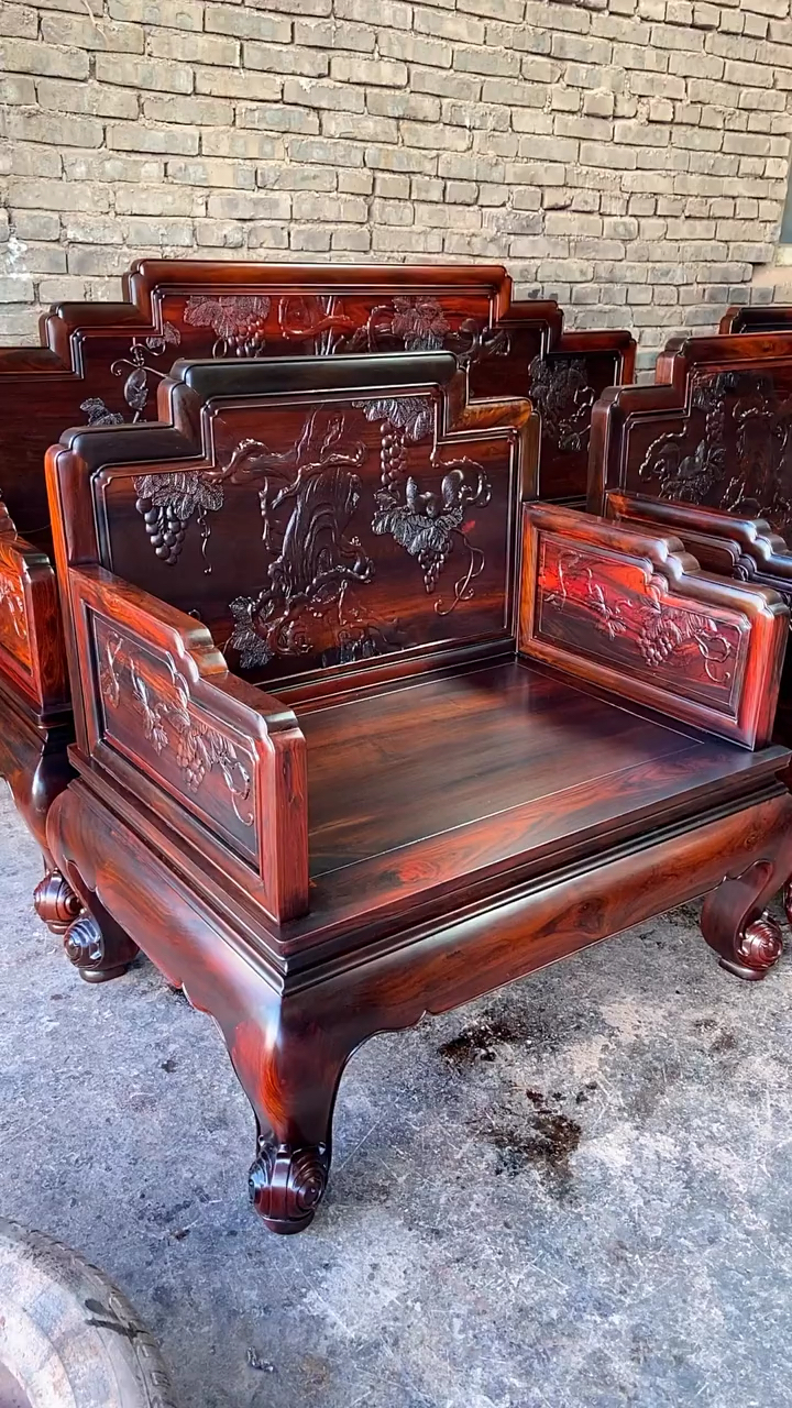 古典红木家具#大红酸枝多子多福踩珠沙发