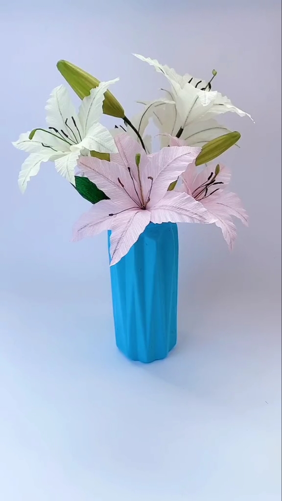 手工制作#皱纹纸百合花,喜欢嘛?