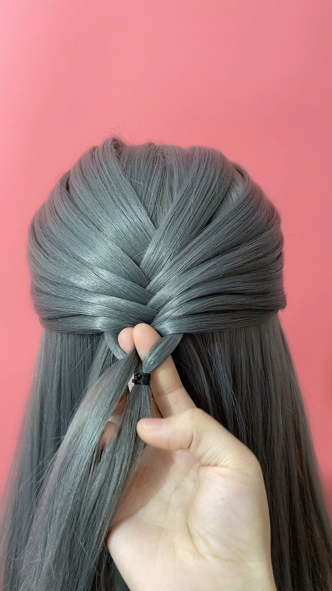 全民最火编发#手拉出来的鱼骨披肩发,一看就会