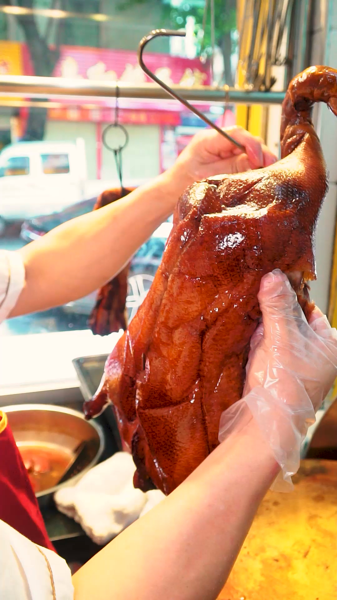 烧腊培训学院#学正宗广东烧腊制作培训,就到深圳满天红烧腊店-度小视