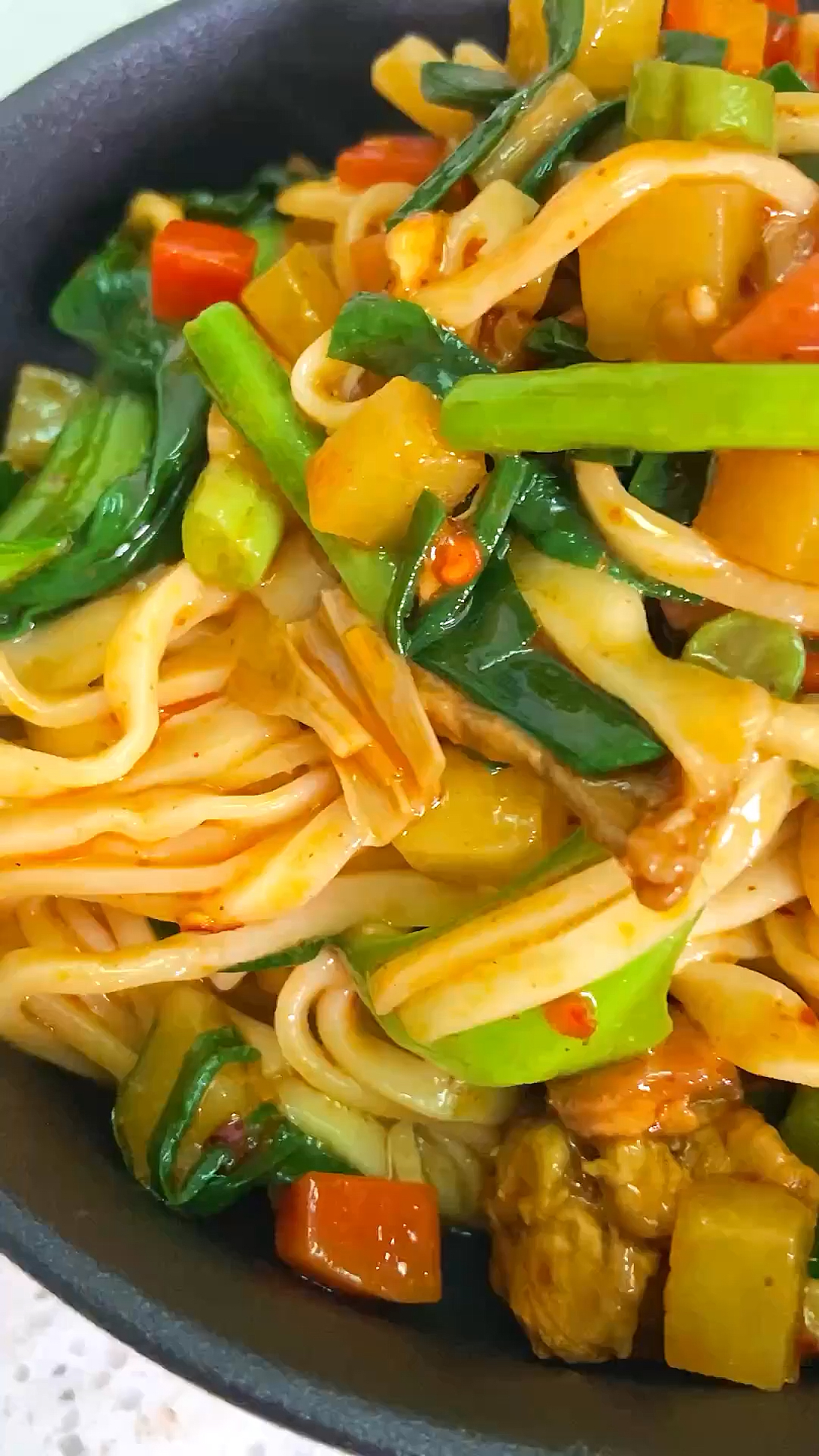 美食看中国#地道汇通面,面条是手擀的,臊子是秘制的,必须是现做现拌