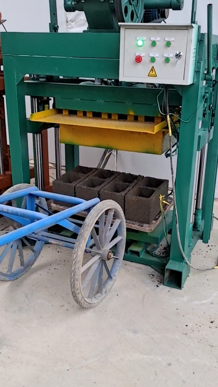 空心砖机#半自动水泥免烧空心砖机,一机多用,可更换模具.