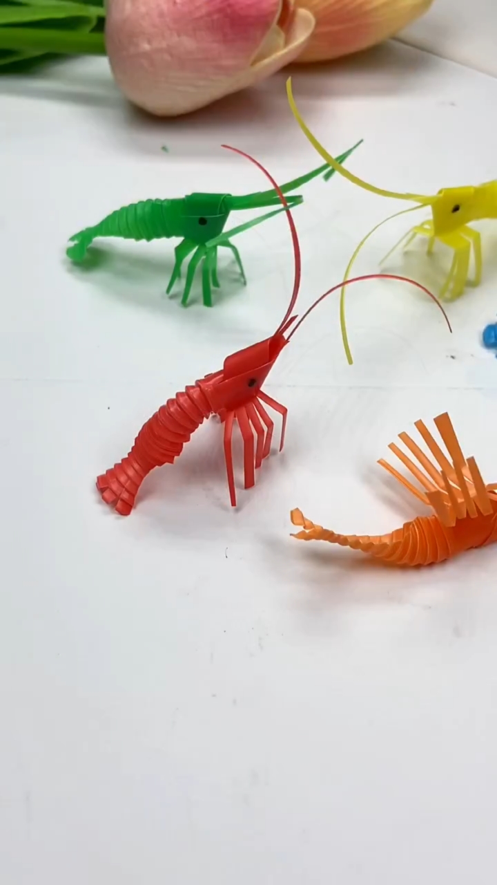 手工制作喝完水的吸管不要丢教大家做几只小虾