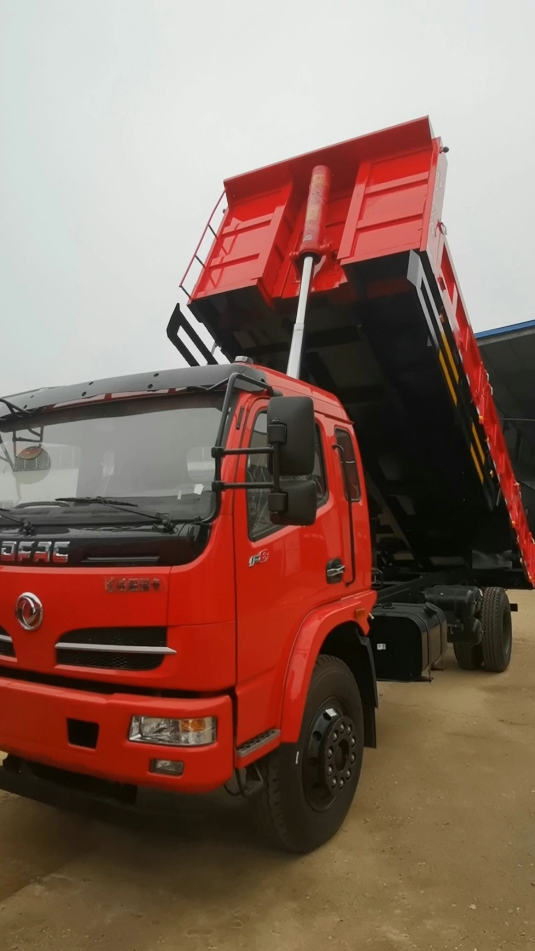 东风福瑞卡6米5平板自卸车