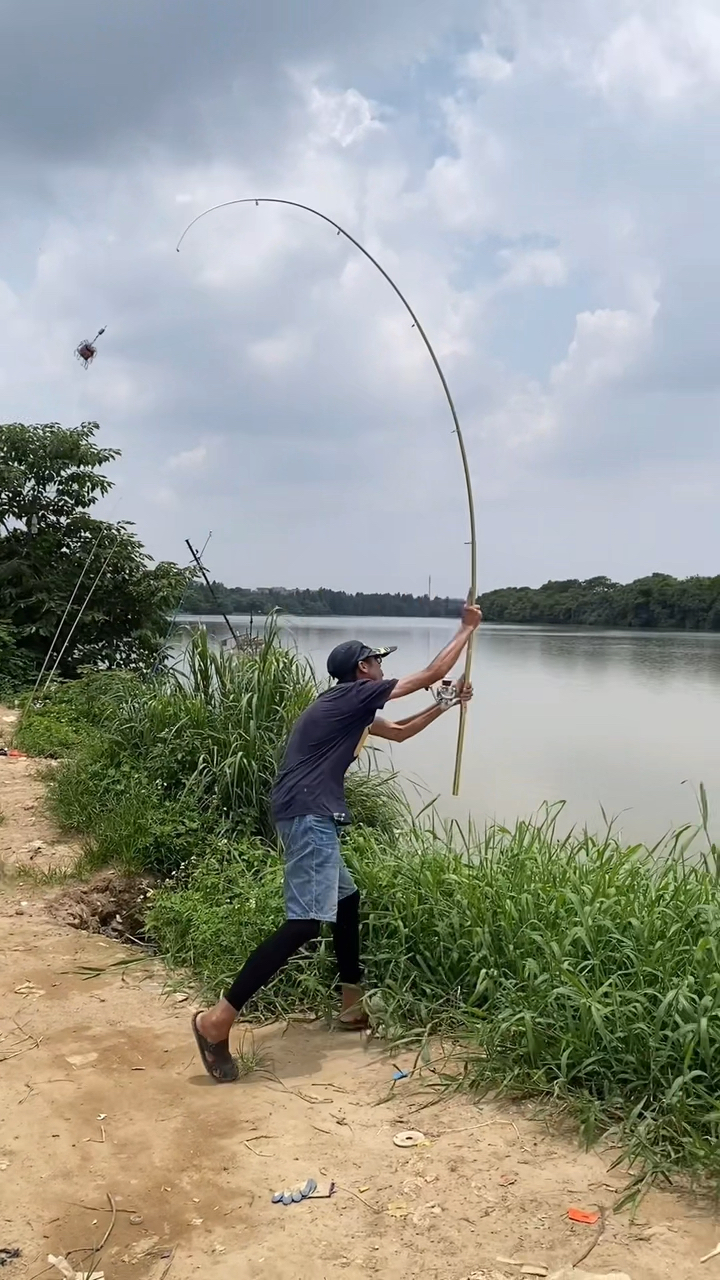 莫迪户外#这钓鱼姿势算全网第一了