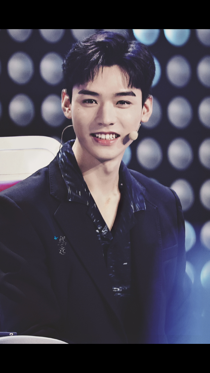 龚俊,笑得开心,忙得不亦乐乎