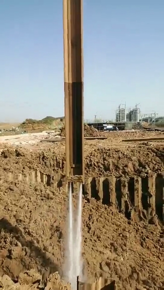 工地实拍#水刀引孔12拉森桩