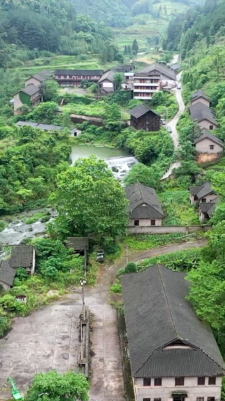 春日心愿旅行地#贵州大山里的无人村,曾经繁华一时,如今人去楼空