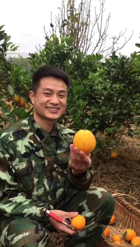 我是小鹏,一个90后农村小伙,长得不好看,穿的也不好看,但我很实在,有