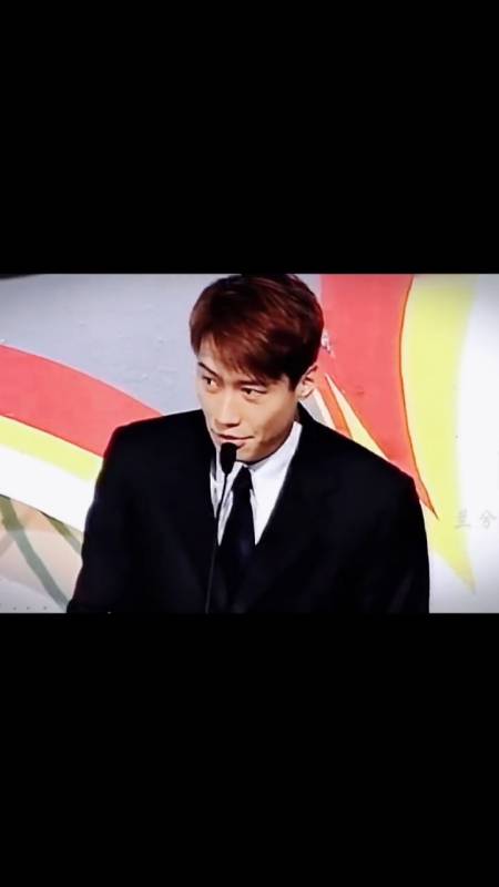 黎明97年的黄毛造型简直就是颜值巅峰!鹤立鸡群的存在!