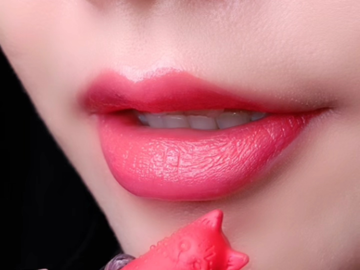 夏季穿搭粉粉嫩嫩小红唇滋润不掉色
