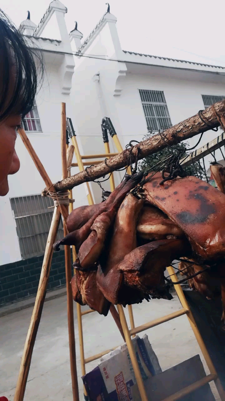 过好冬天#烤腊肉烤熟了,我吃点好香啊!