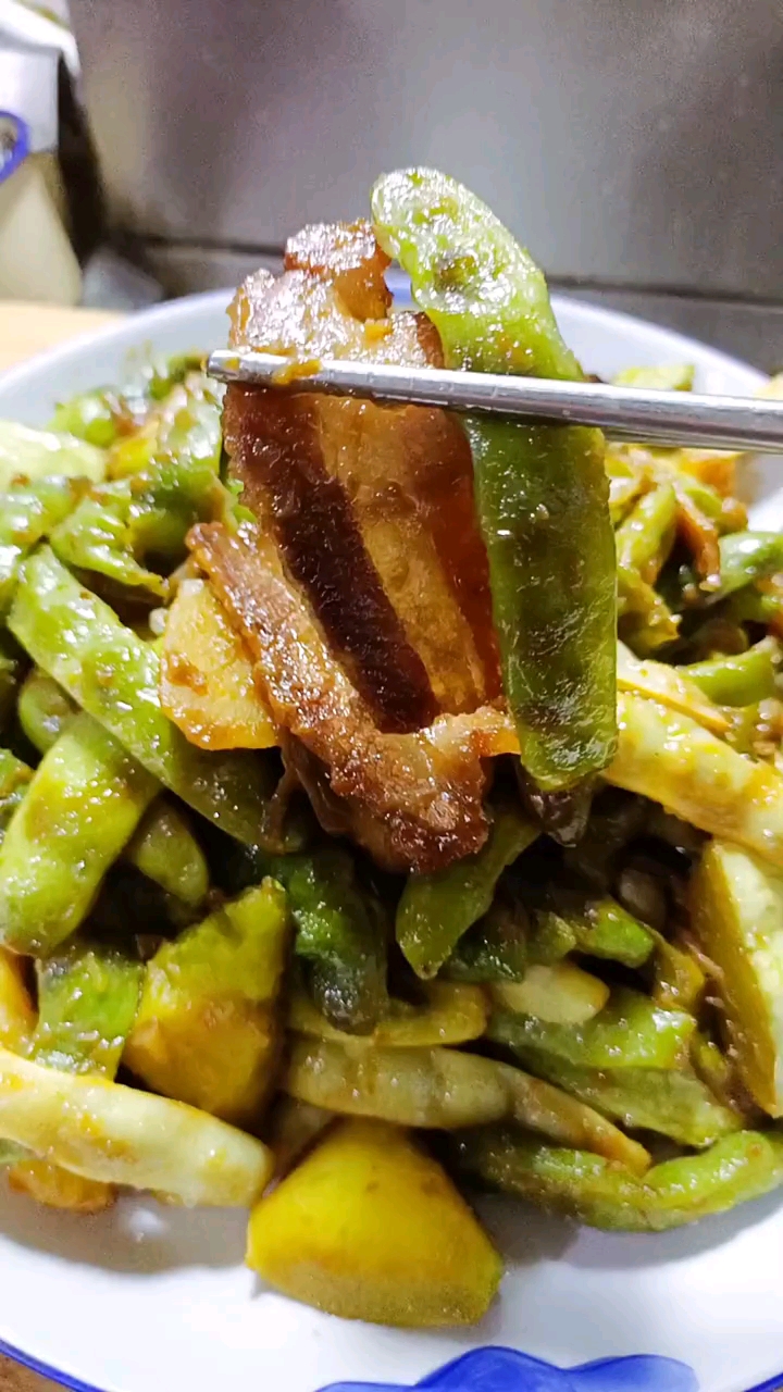 爱美食爱生活#腊肉炖豆角