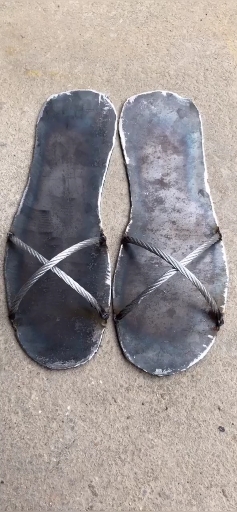 做了一双铁拖鞋穿出去一定很拉风!