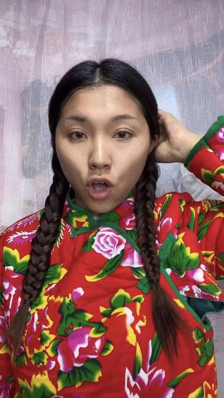 村姑去蹦迪这样打扮老板不让进,化个妆惊艳全场-全民小视频