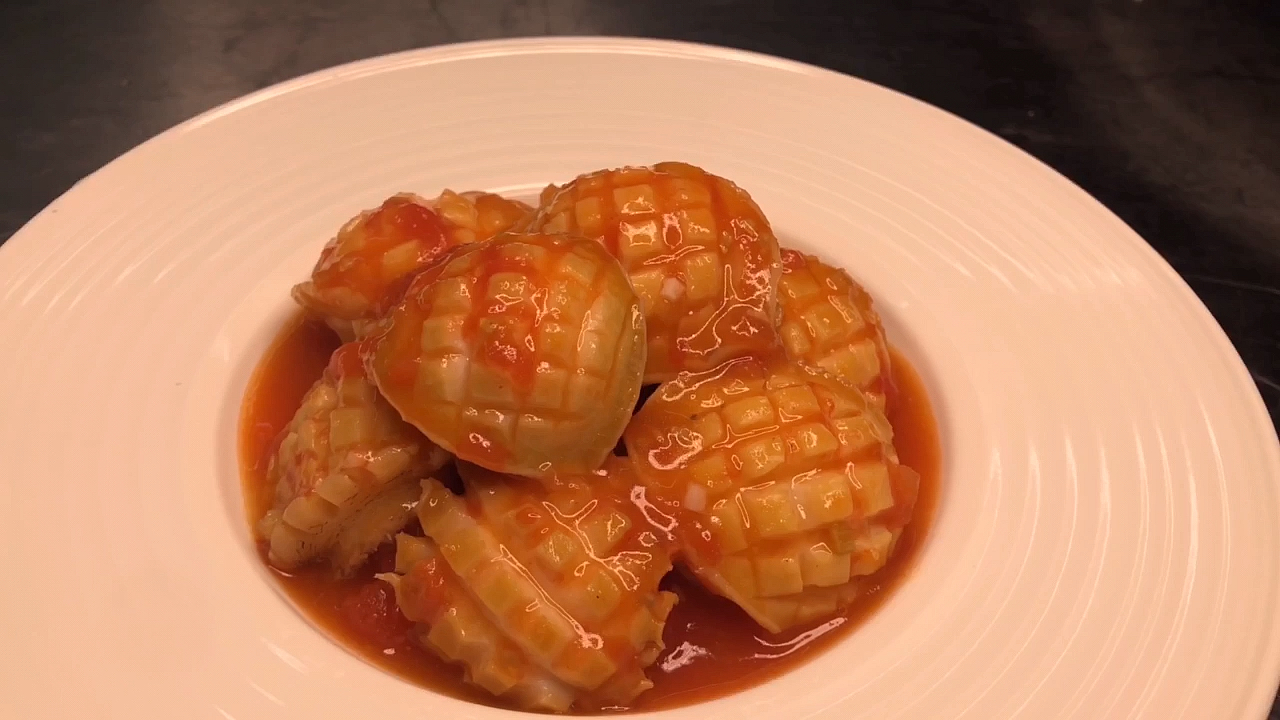 大厨教你做"番茄煮鲍鱼",鲜香可口,肉质紧实,开胃下饭,盘它