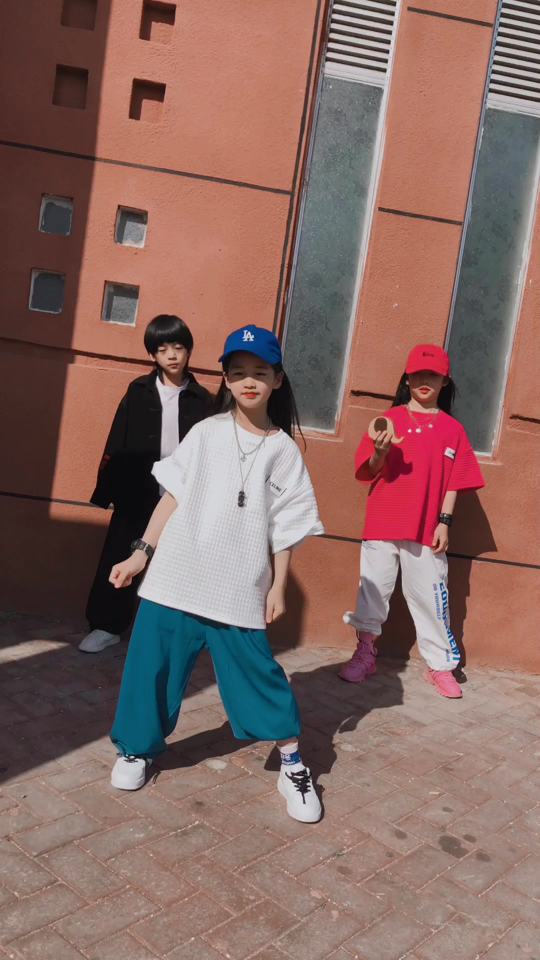 龙凤三胞胎#姐姐弟弟给妹妹来大酱油的来了90-度小视