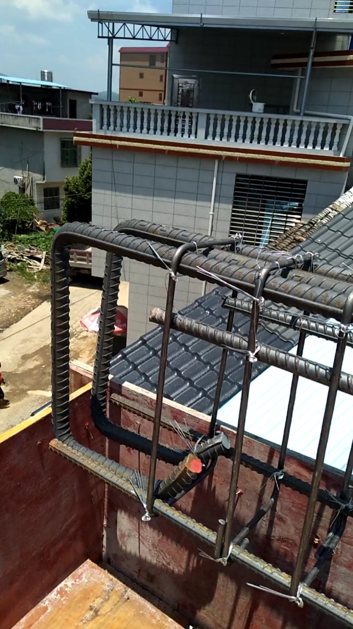 钢筋混凝土#农村自建房悬梁1.5米,32钢筋够力吗?评论找高手.