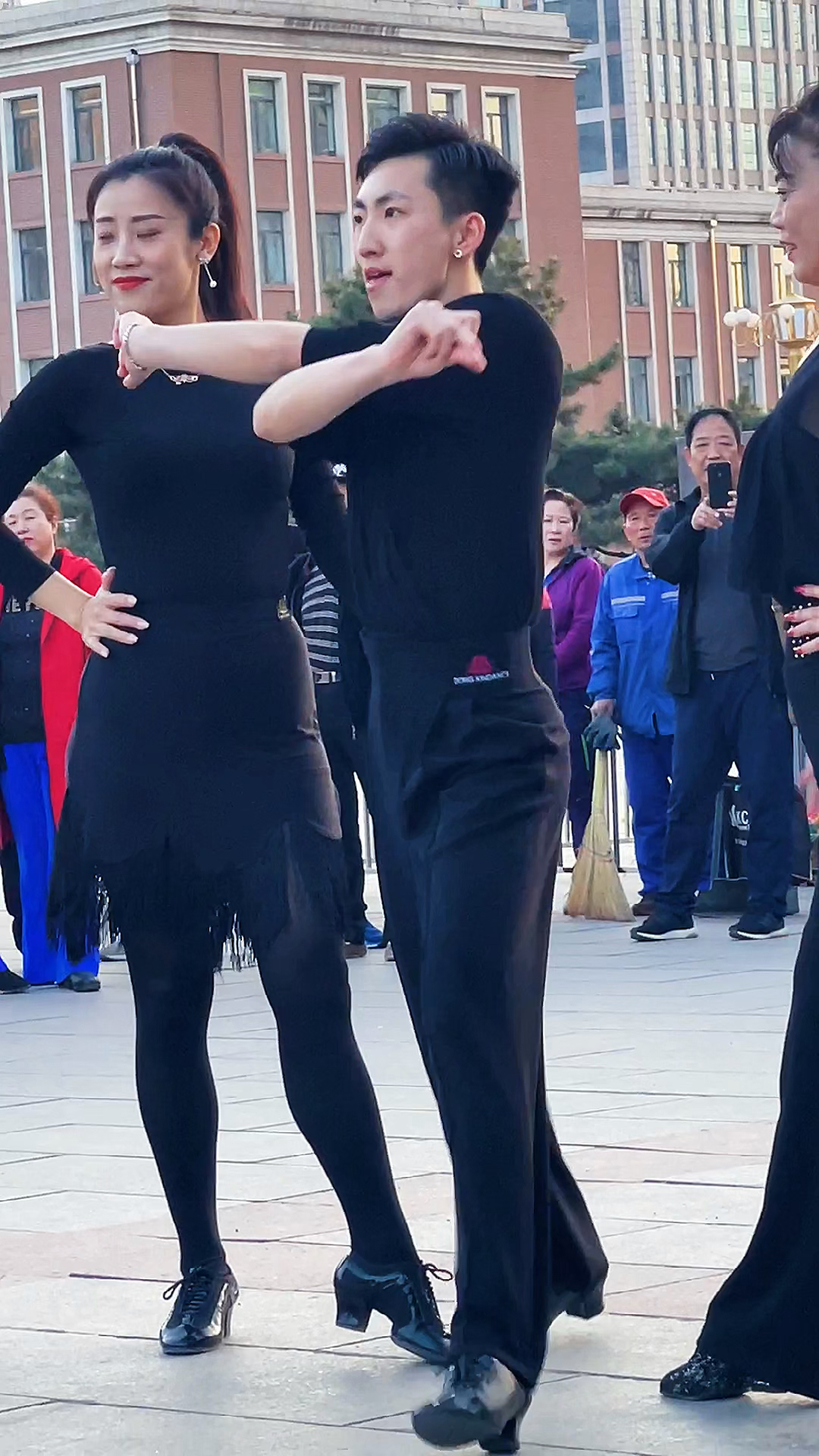 果果,不不,王淑银老师#全明星一家人助阵恩师金燕舞蹈开学!