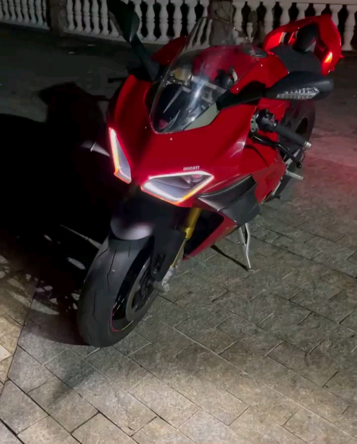 摩托车杜卡迪panigalev4s摩托车