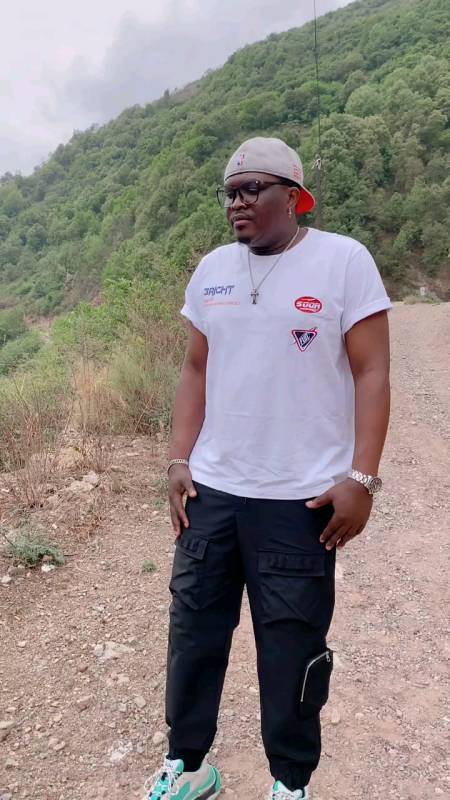 非洲歌手好弟(爹娘的恩情还不够)