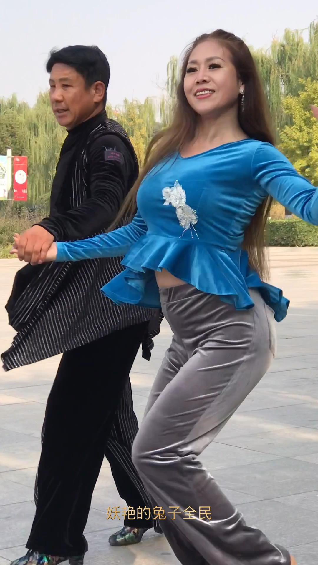 妖娆妩媚动人的美女唐山的舞之媚舞姿曼妙身姿婀娜