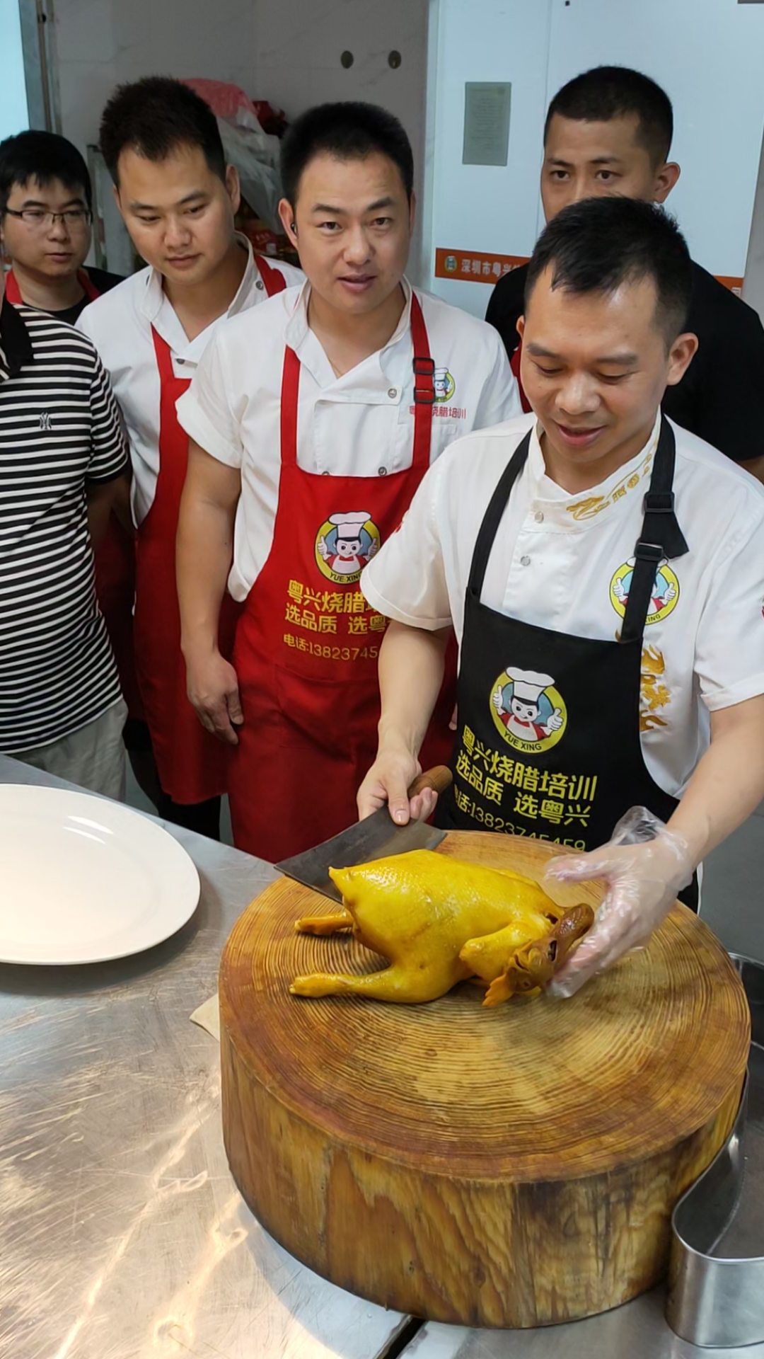 学烧腊砍鸡摆盘