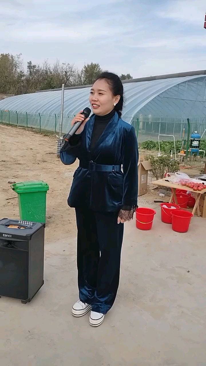 大衣哥生态园#美女歌手袁庆来到朱楼村生态园