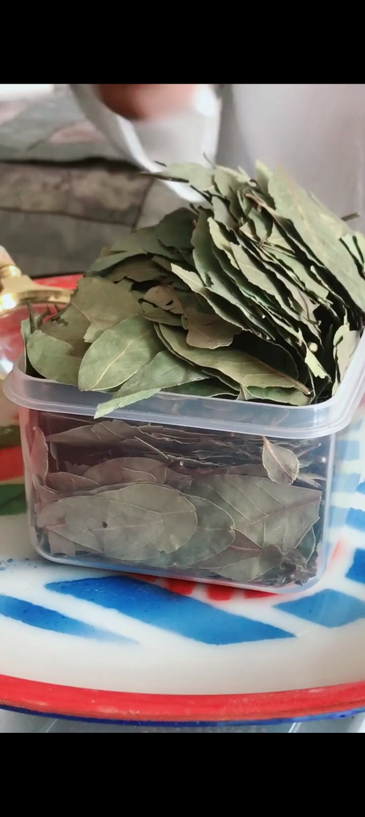 美食看中国#72集香辛料之65集!香叶在卤水中应用计量!-全民小视频