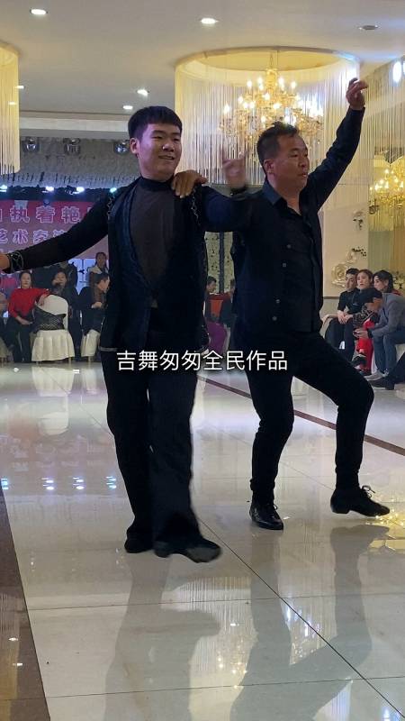 舞蹈活力大叔李航激情小弟丁丁