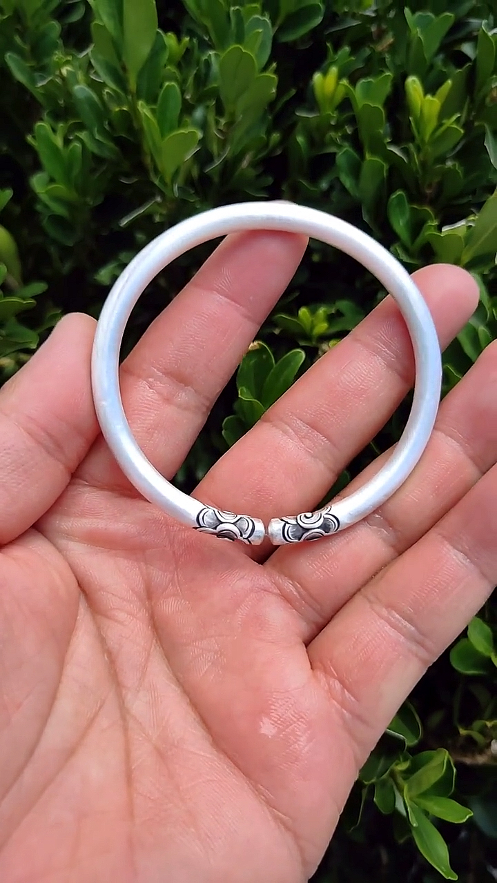 手工制作手工古法纯银手镯制作过程分享给大家希望大家会喜欢