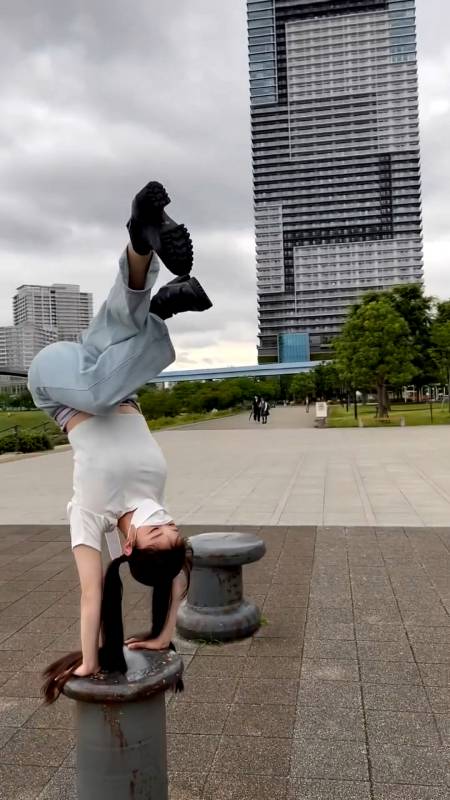 破壳计划#最美街舞女孩,超强倒立控制,怎么样下来呢?
