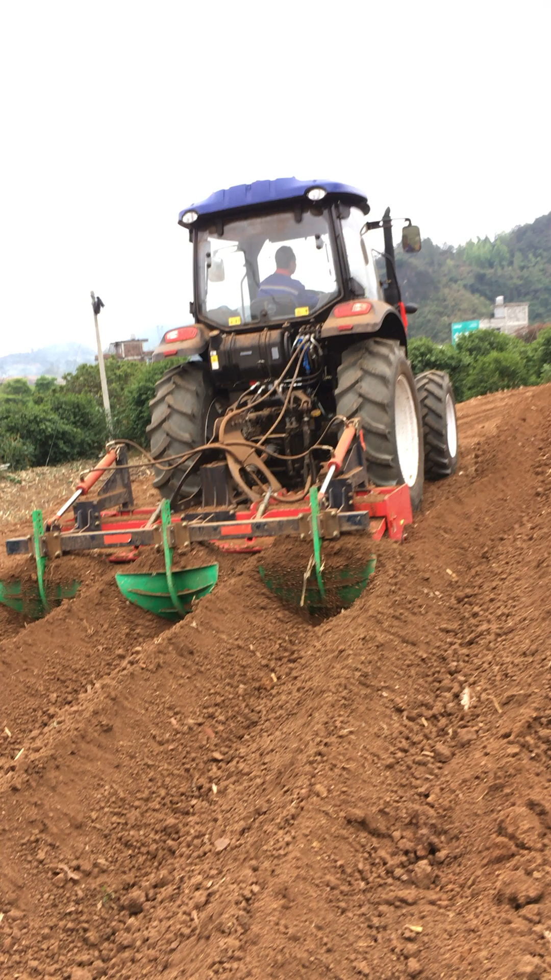 拖拉机#拖拉机耕田种地了