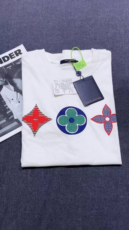 奢侈品#超级火的lv路易威登短袖t恤,印花图案设计更是增添色彩-缎小