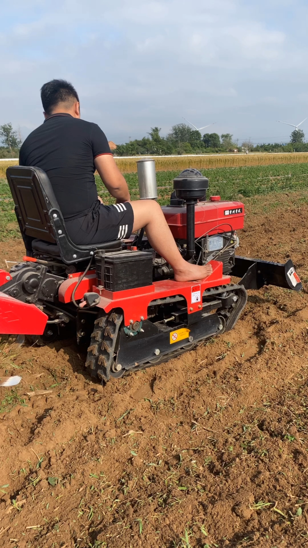 多功能乘坐式履带微耕机