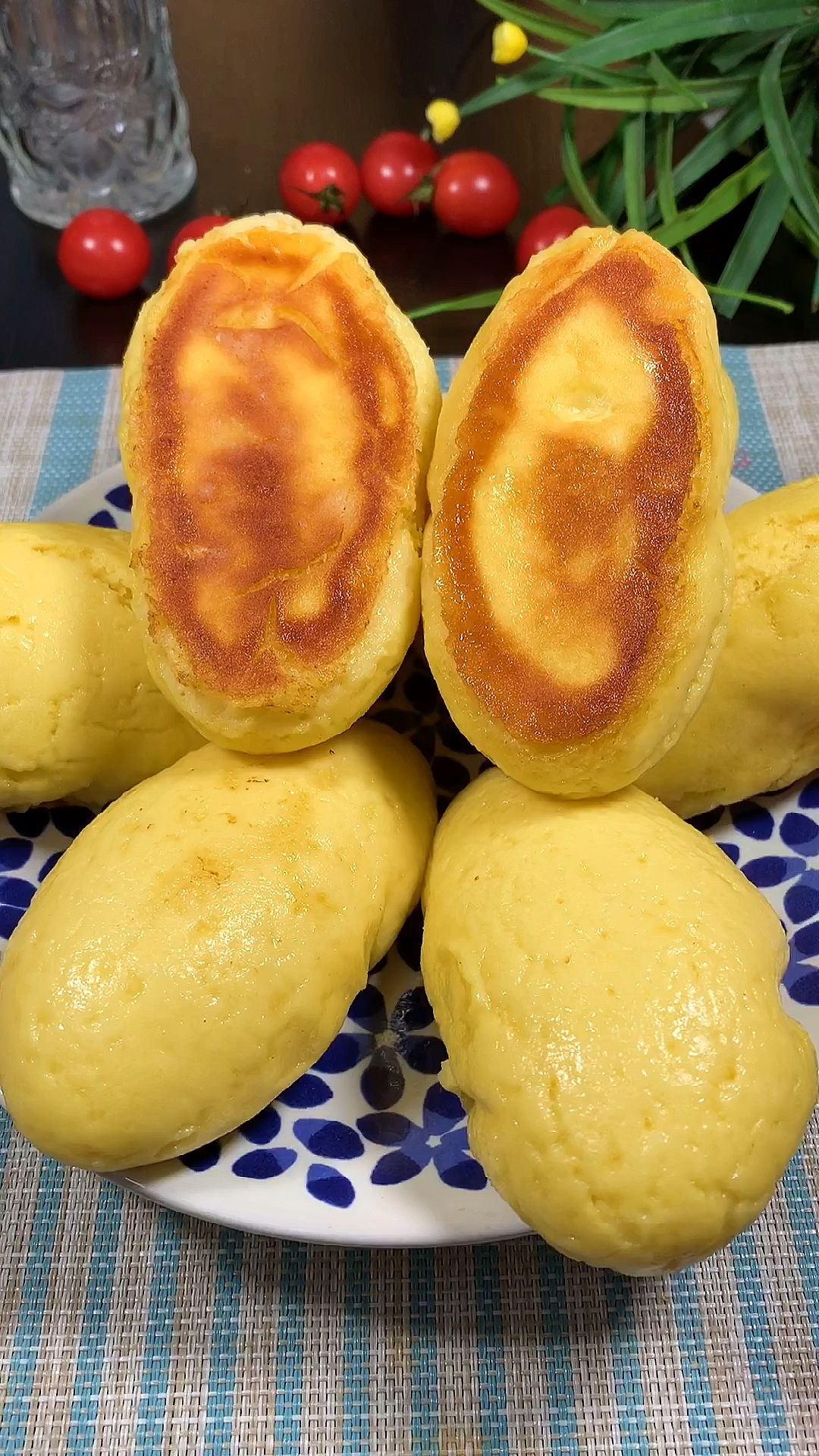 深夜放毒玉米面棒棒馍这样做开水一烫不用蒸金黄酥脆越嚼越香大人孩子