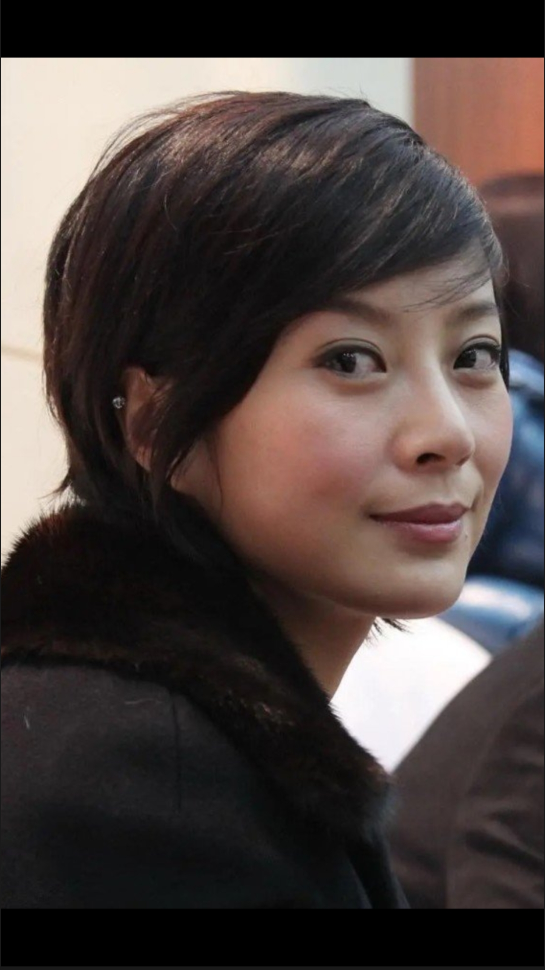 罗嘉良小12岁老婆苏岩,撞脸陈数却比陈数还美,婚后低调不露面