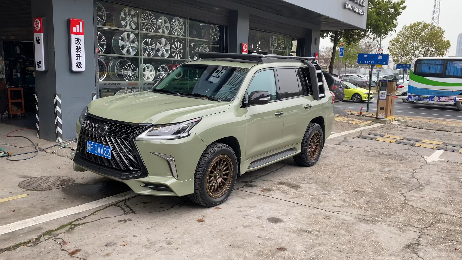 雷克萨斯lx570轮毂轮胎改装升级:275/55r20