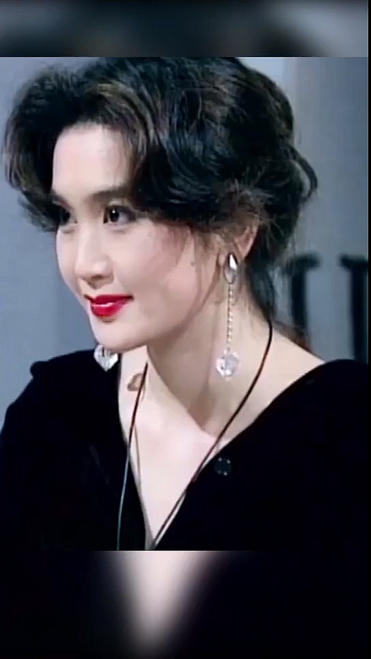 明星#那些年我们追过的女神温碧霞标志性的心形嘴,妩媚风情万种火