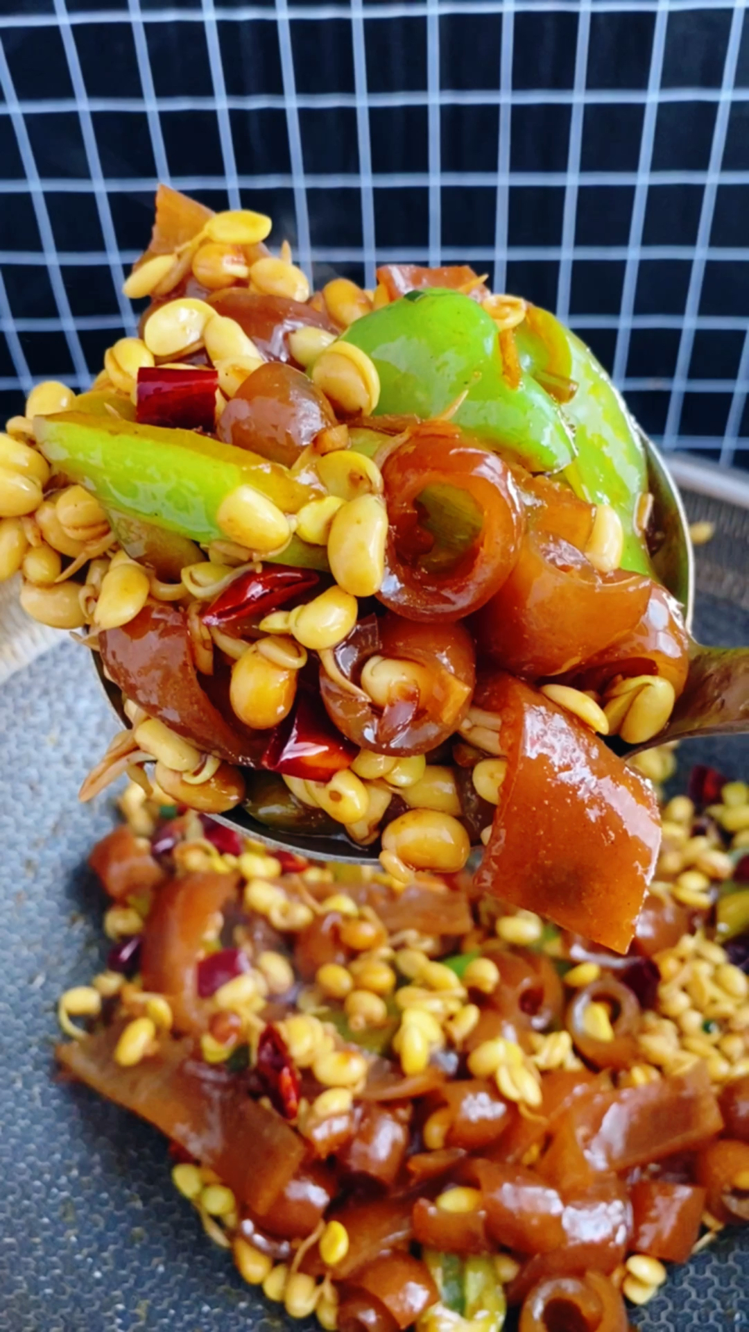 肉皮炒黄豆芽,这么做嘎嘎香全家都抢着吃-全民小视频