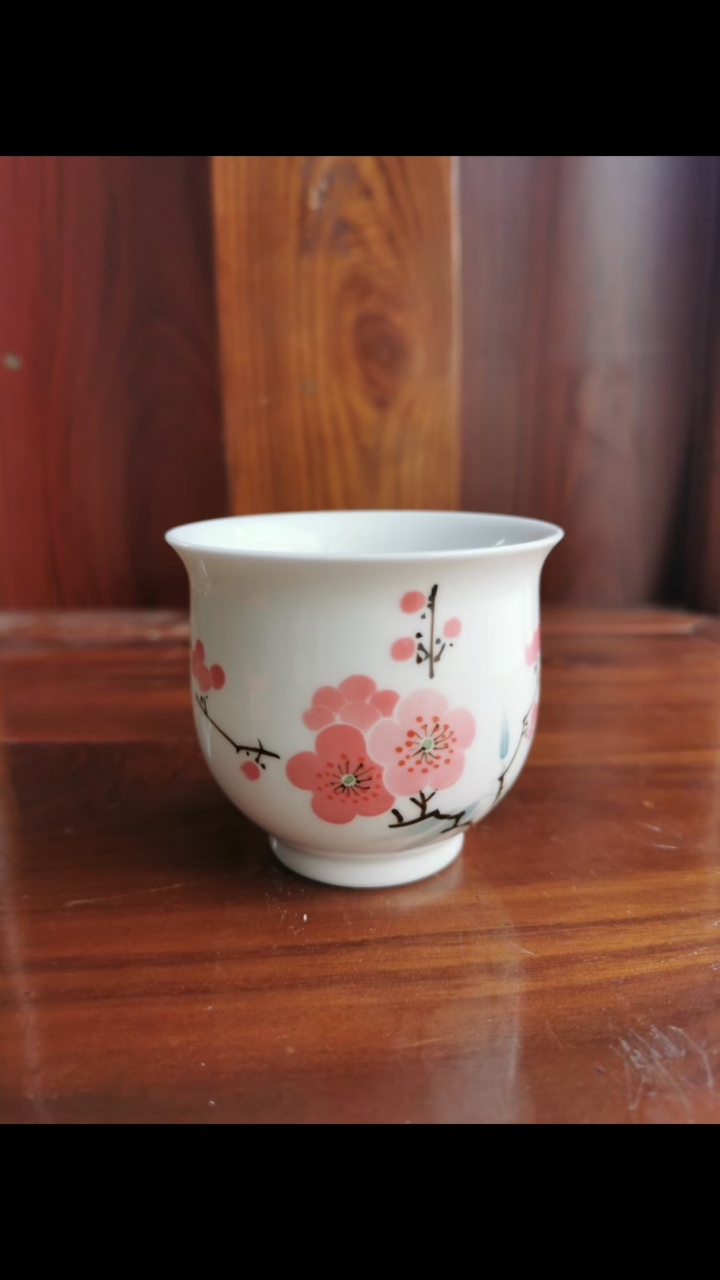 不一样的人生#手绘梅花茶杯,口径7厘米高6.6厘米