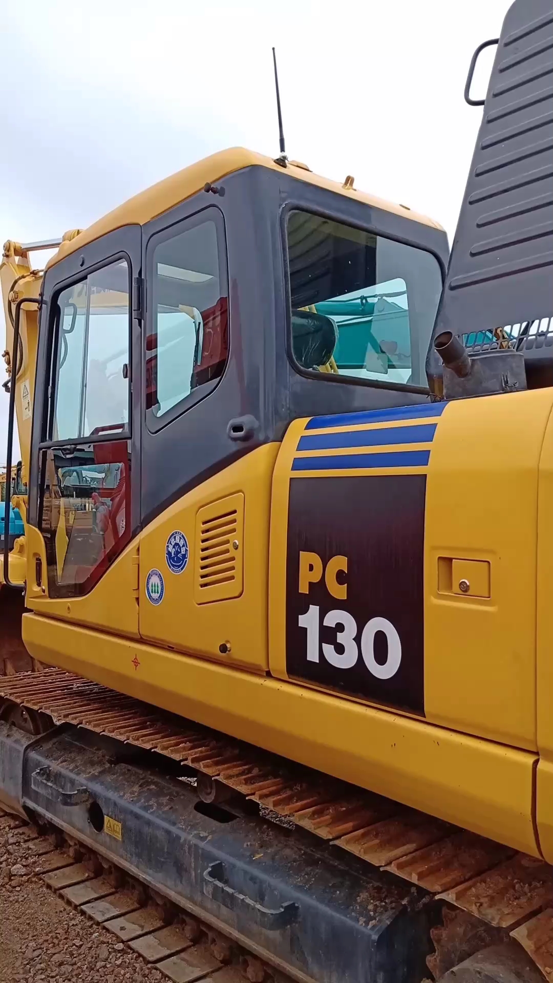 看小松130挖机三大件,发动机,液压泵,分配阀-度小视