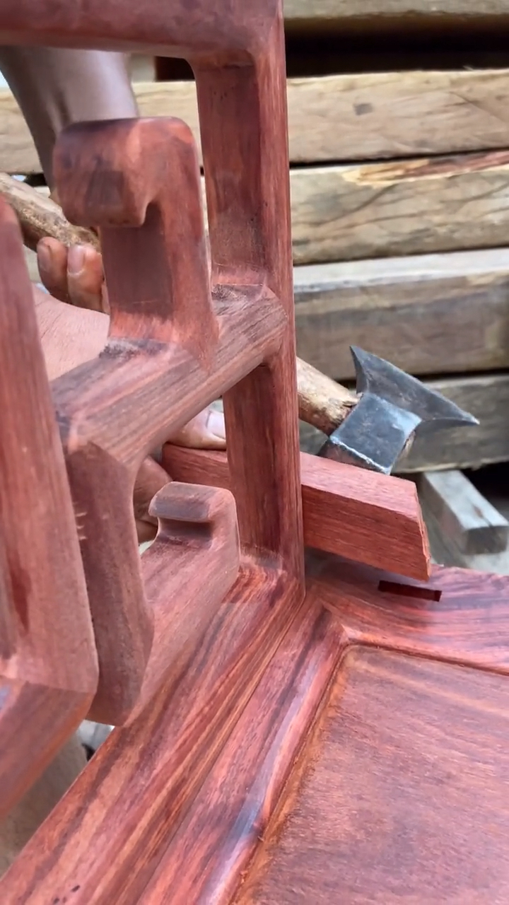 全民最牛手艺人#红木家具榫卯结构之走马销,榫销上小下大,榫眼开口