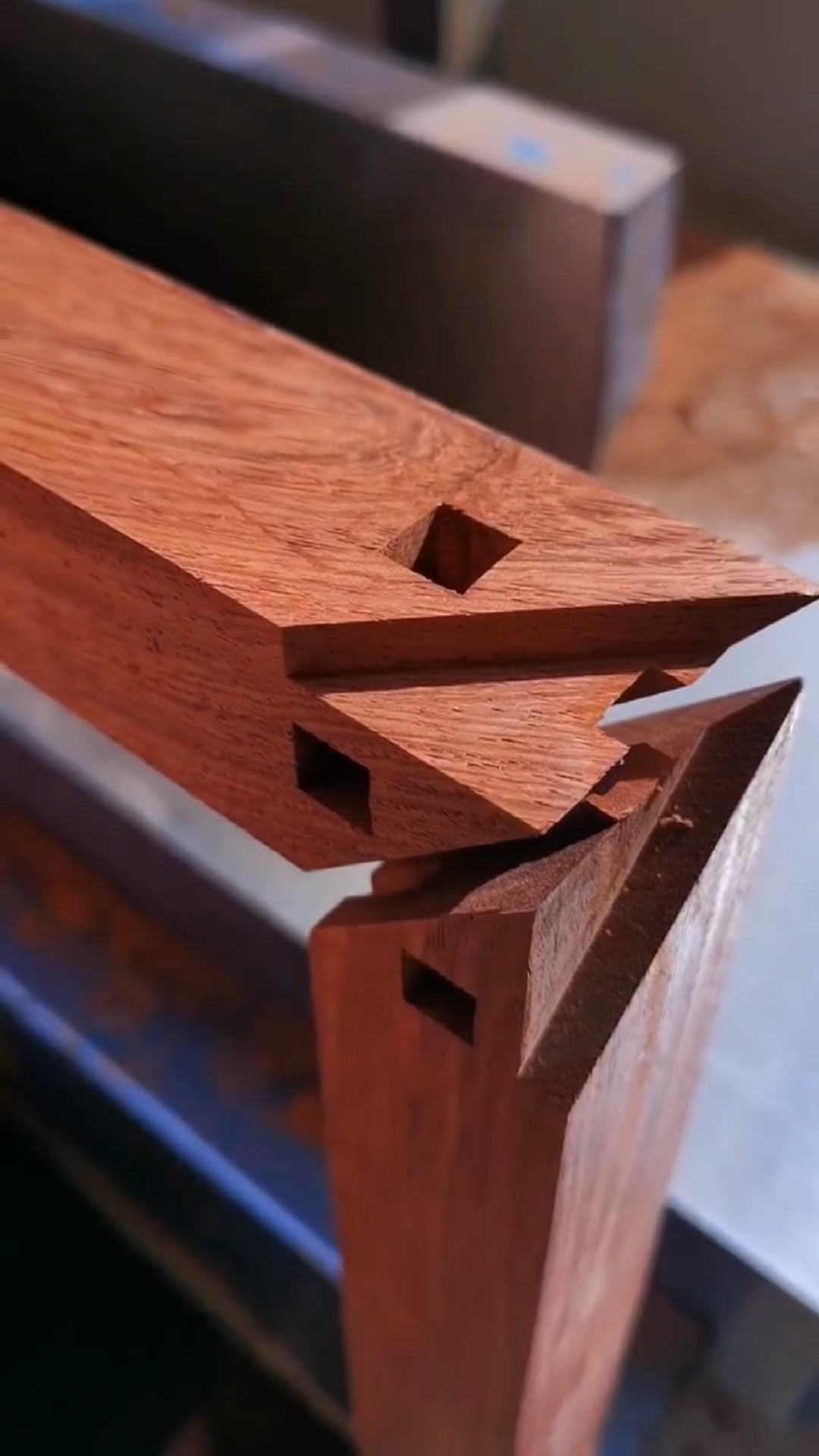 新启专项红木家具制作的精髓传统榫卯结构能让不同木材不用任何钉子