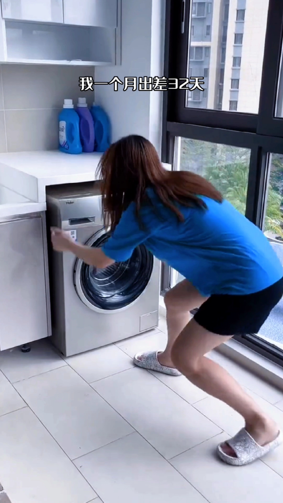 一个人在家打扫卫生,总是搬不动家具家电,有这个搬家神器,就方便了