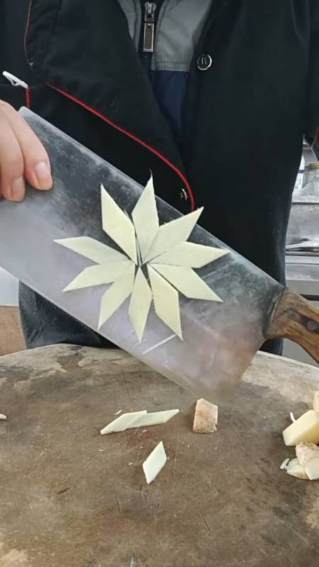 酒店大厨切的姜片菱形的刀法