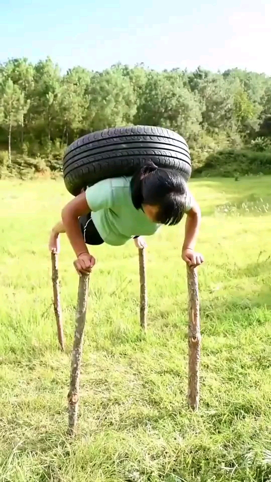 退伍女兵不怕苦不怕累每天坚持训练